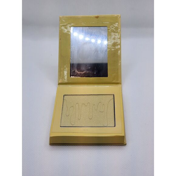 NEW Kylie Jenner KYLIGHTER Pressed Illuminating Powder, Banana Split - Picture 1 of 3